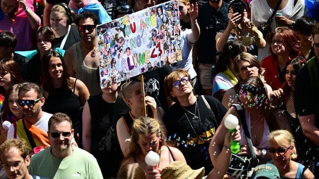 CSD in Berlin: Wegner beim CSD: Gerade in dieser Zeit Haltung wichtig