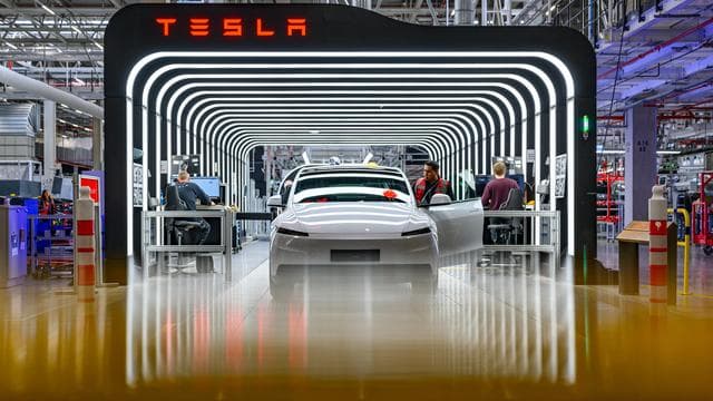 Tesla-Werk Grünheide: Tesla will Auto-Produktion in Grünheide ausbauen