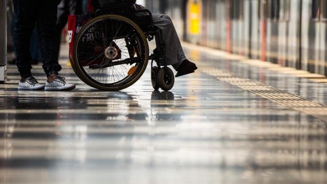 Barrierefreiheit: Behindertenbeauftragter beklagt mangelnde Barrierefreiheit im ÖPNV