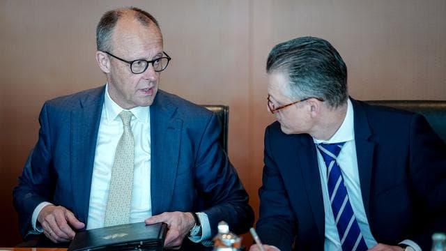 Personalspekulationen: Merz schließt nach Spahn-Rücktritt Kabinettsumbau nicht aus