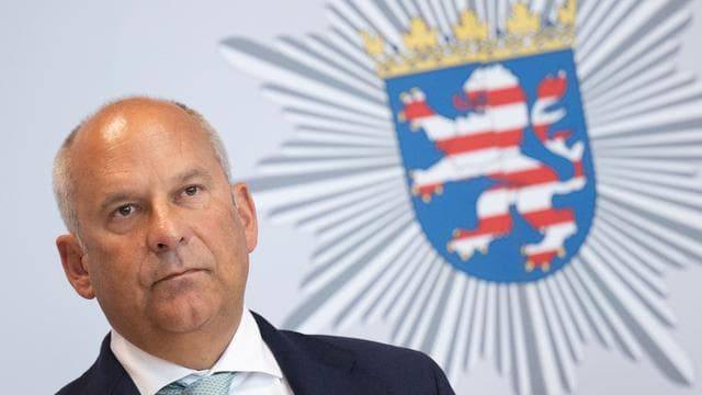 Debatte über Konsequenzen: Poseck: Bei Terror sollte Erwachsenenstrafrecht gelten