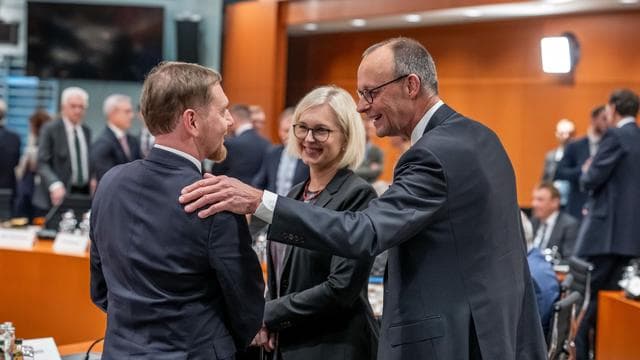 Bundesregierung: Kretschmer kritisiert Ablösung von Schenderlein