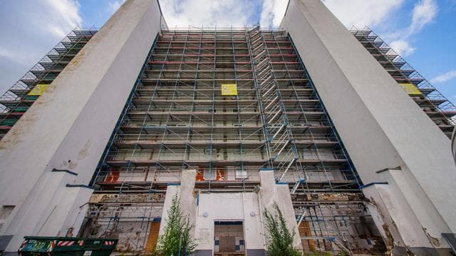 Baumängel: Arbeiten an evakuiertem Hochhaus vor Abschluss