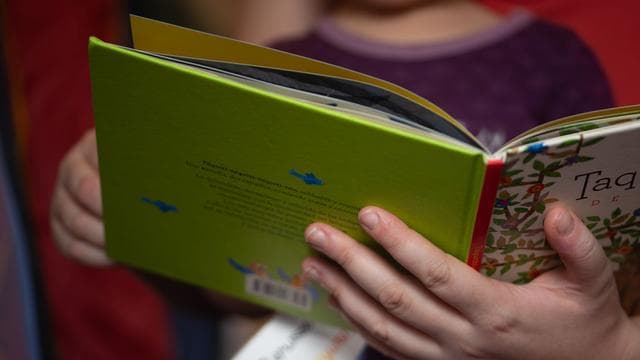 Bildung: Eltern lesen laut einer Umfrage häufiger vor