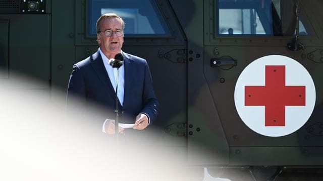 Minister auf Sommerreise: Pistorius erklärt Bedarf für weiteren Nordsee-Marinehafen